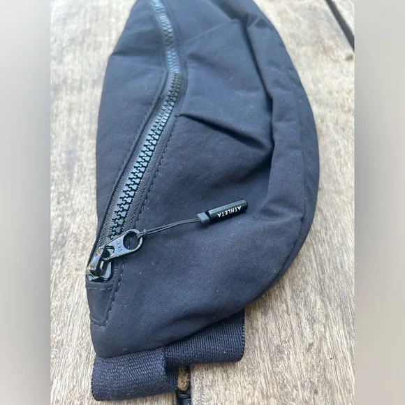 Athleta Kinetic Sling Bag Cross Body Small Purse Waist Belt Fanny Pack in Black - Picture 3 of 10